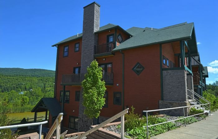 Hunter Mountain 2 Bedroom Condo - Steps to Ski Slopes!!