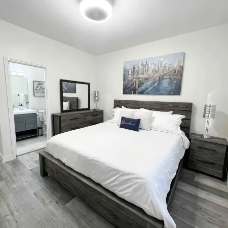 Serenity in Heart of DFW w/ PRIVATE parking & KING Bed ⭑ Min. from DFW Airport +