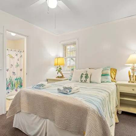 Oceanside home, 3 min walk to beach with Private Pool and Hot Tub!