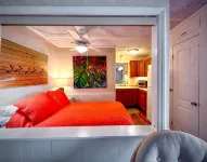 Bogue Shores Studio - Sound Front  Porch and Beach Access All-in-One! - Wifi