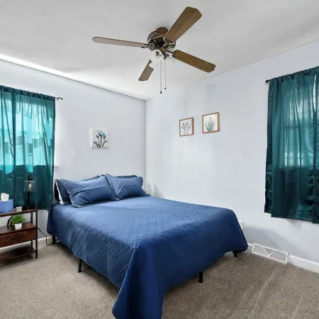 Lovely Updated 2bd house just minutes away from anything the Qc has to offer!