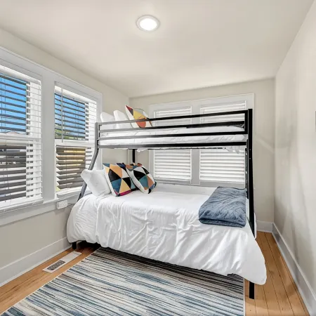 .2 mi to Downtown Rogers, Heated pool on Bike Trail, King Bed, Fire table