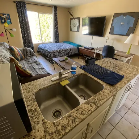 Stay With Us in Rio Rancho! Balloon Fiesta Shuttle Close. 2 REAL QUEEN BEDS!