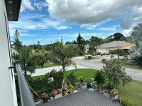 Luxe Pool-Side 6-Bed Villa in Naples Minutes to Vanderbilt Beach and Mercato! - 4-Star