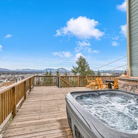 Bird’s Eye View: Spacious Home w/ Hot Tub, King Beds & Gorgeous Views