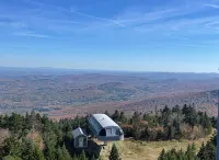 Ski-In/Ski-Out Hike and Swim Okemo Luxury Rustic Condo - 4성급