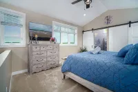 WATERFRONT Home-Amazing sunsets, extra amenities, kayaks, canoe, paddle board~ - 4-Star