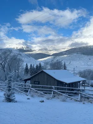 Rustic Elegant Cabin 5 Mns to Ynp ~ Open Year Round - Chalets