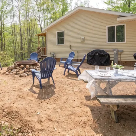 Remodeled Cabin w/fireplace, 2 miles from Lakewood