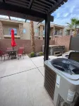 Desert Oasis W/pool, private hottub and gas fire pit - พร้อมWifi
