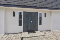 Walk to Shoreline Village • BBQ • Prime Location! - Condos