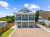 Luxury Beach Retreat with Private Pool - Sleeps 18, Steps from the Beach! - de charme