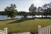 Amazing Lake House on Lake Murray, Columbia w/ Private Dock, Outdoor Kitchen. - 4-Star