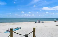 Beach Front Dauphin Island  - Large Condo Sleeps 6 Dauphin Surf Club - Strand