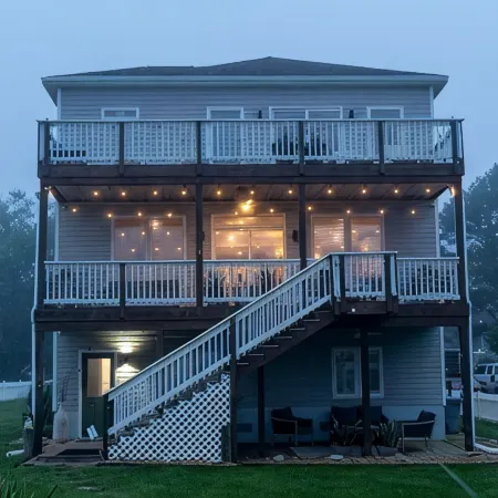 Beauty for Ashes Retreat -Luxury Waterfront 2700 SQ FT; Buckroe Beach; Sleeps 10