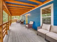 Lakeside Cabin Newly Remodeled .4Mile to Boat Ramp with Boat Parking and Kayaks. - 샬레 호텔
