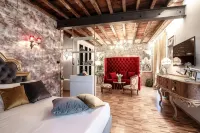 Aurum - Como Luxury Suites - Guest houses