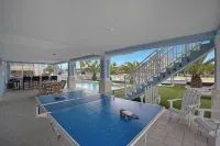 KEY LARGO 5 Bed Waterfront STUNNER with Elevator, Pool & Dock mins to the Reef - 4 stjerner