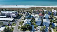 Stunning 1-Bedroom, Remodeled Apartment Overlooking Pool Near the Beach - 4-Star