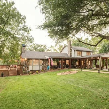 The Shepherd's Lodge at Addis Acres /4BR/3BA/ newly renovated/pond/firepit/deck