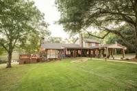 The Shepherd's Lodge at Addis Acres /4BR/3BA/ newly renovated/pond/firepit/deck - 3-Star