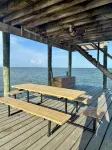 Charming studio with AC , WiFi, and 325 ft fishing pier with fishing lights. - 3-Star