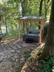 Delightful Log House on the Little Red River with Hot Tub! - balcón