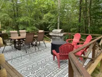 Log Cabin 1.6 Miles from Newfound Lake! Pet Friendly! Sleeps up to 10 - Chalets
