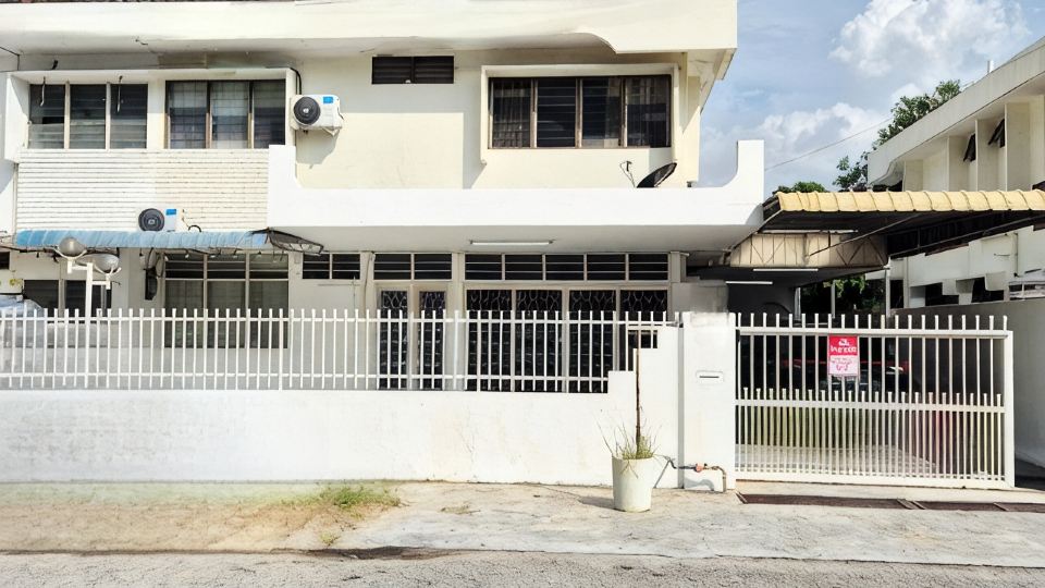 Spacious 4 brooms house@USM/Qbay/FTZ/Spice Arena