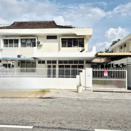 Spacious 4 brooms house@USM/Qbay/FTZ/Spice Arena