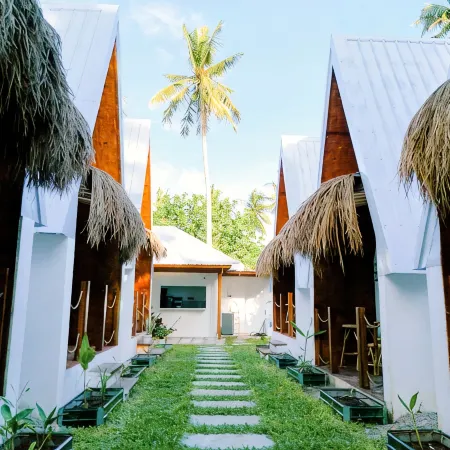 Tiny a-frame with comfortable bed, hot shower, aircon