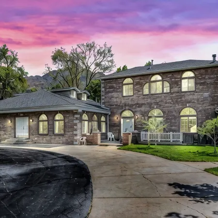 Luxurious Private Estate with Hot Tub. Game Room, Grand Piano- Near Ski Resort Hoteles en Holladay