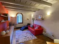 Residence dei Frutti—The Pomegranate-Helles Apartment, Just a Stone's Throw from the Squares - 2-Star