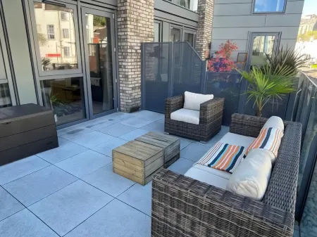 Harbourside Hideaway - Superb Flat with Terrace Отели рядом с достопримечательностью «Центральная библиотека Бристоль»