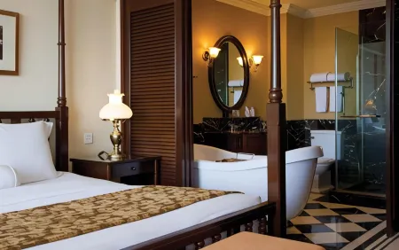 The Majestic Malacca Hotel - Small Luxury Hotels of the World Отели рядом с достопримечательностью «Дворец султанов Малакки»