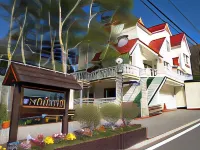 Mackintosh Hotels near Moegi Village