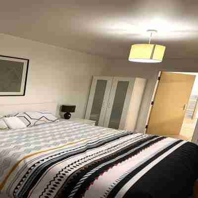 Urban Oasis 2-bed En-suite Apt in Birmingham Rooms