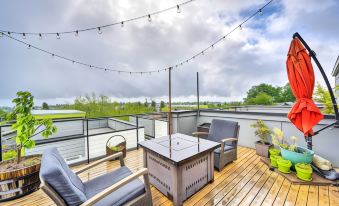 Urban Seattle Retreat w/ Rooftop Deck & Views