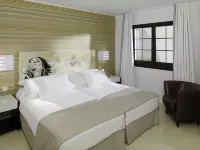Boutique Hotel H10 White Suites - Adults Only Hotel di El Golfo