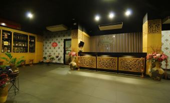 The Corner Hotel - Adults Only - Housity