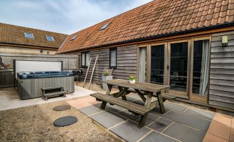 Somerset Country Escape - Luxury Barns with Hot Tubs