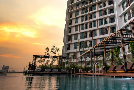 Stay G Service Residence Eastern Green by GranDhika Отели рядом с достопримечательностью «Regen Makmur Aquarium»