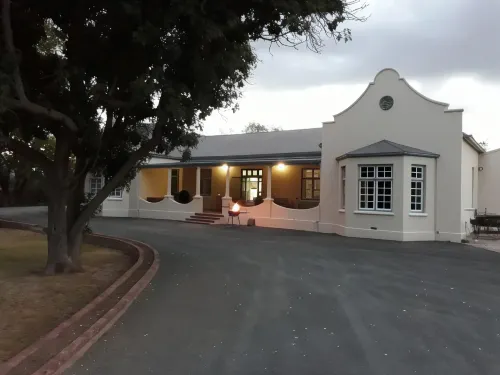 Roode Bloem Farm House Hotels in Camdeboo Local Municipality