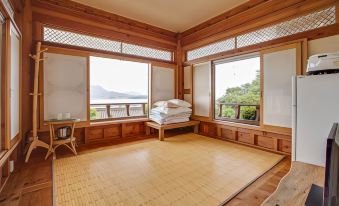 Wando Cheonghaejin Hanok Pension