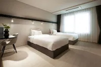 The Connoisseur Residence Hotel
