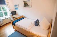 Hotel Zum König Von Griechenland Hotels in Brake