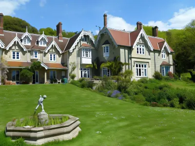 Lisle Combe