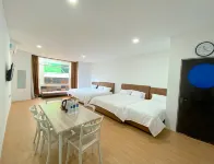 CN Homestay B1 Floor 2 at Nagoya Hill Mall Hôtels à : 
