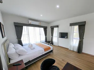 Isan Golf & Adventure Hotel