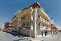 B&B Brezza Marina & Ristorante Shoreline فنادق في بوزالو
